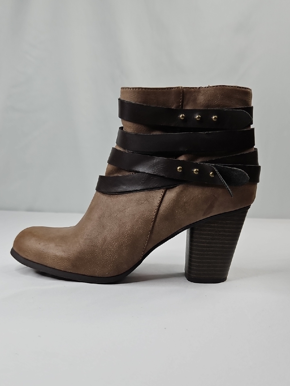 Madden Girl Taupe Ankle Boot with Black Wrap Straps Size 9.5